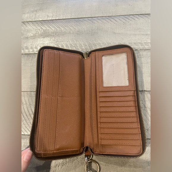 Michael Kors Brown monogram wallet - Picture 4 of 11